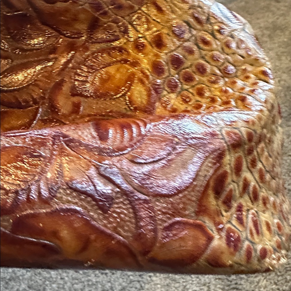 Raviani Texas Tooled Bag - Picture 4 of 17